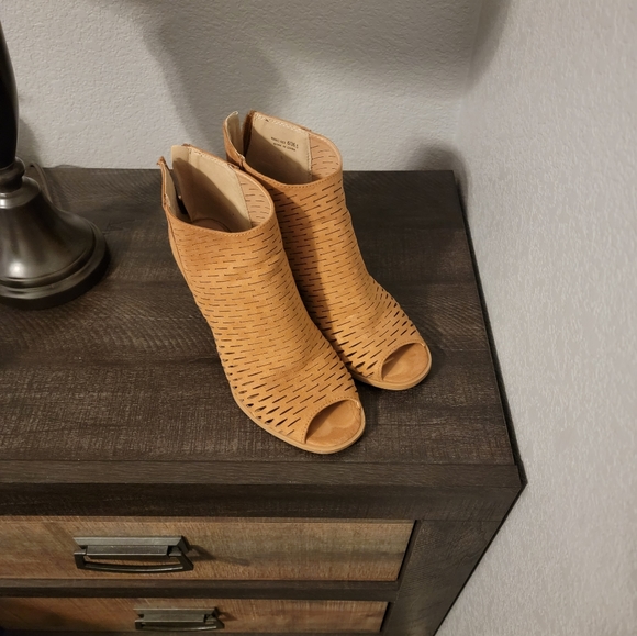 CL Laundry Booties - Picture 2 of 5